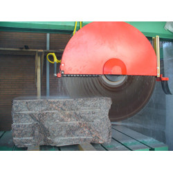 Изготовление надгробий. Особенности производства и преимущества создания по индивидуальному заказу