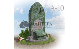 Мусульманский памятник из зеленого гранита с полумесяцем